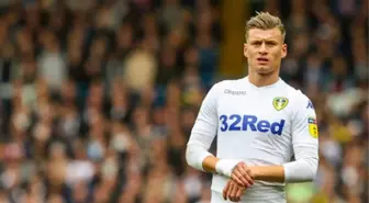 Ezgjan Alioski'nin Galatasaray'a gideceği iddiaları sonrası Leeds United'lı taraftarlar futbolcuya tepki gösterdi