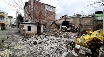 Mahallenin huzur ve güvenliği için metruk bina yıkıldı
