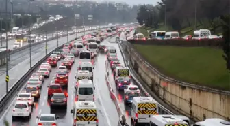 İstanbul'da kar nedeniyle trafik yoğunluğu yüzde 65'lere çıktı
