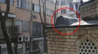 Kubbesinde tabut olan cami hem görüntüsü hem de hikayesiyle görenlerin ilgisini çekiyor