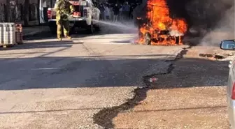 Üç tekerlekli elektrikli motor küle döndü