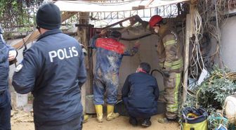 5 METRELİK KANALİZASYON KUYUSUNA DÜŞEN İŞÇİYİ İTFAİYE KURTARDI? ARKADAŞI GÖZYAŞLARINA BOĞULDU