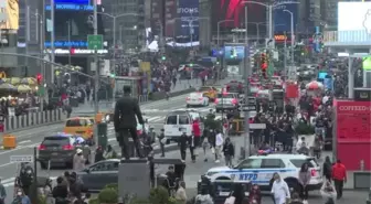 New York sokakları eski kalabalık günlerine geri dönüyor