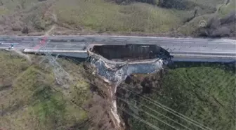 Heyelan ve çökme meydana gelen Batı Karadeniz bağlantı yolunda çalışma