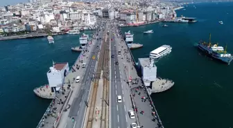 Eminönü'ndeki kalabalık eski günlerine döndü