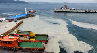 Çanakkale Boğazı'ndaki müsilaj balıkçıların kabusu oldu