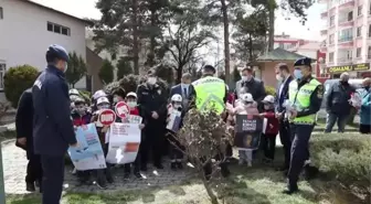 Çubuk'ta 'Yaya Önceliği Kırmızı Çizgimizdir' uygulaması yapıldı