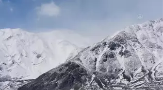 Tunceli'nin bir yanında bahar diğer yanında 'kara kış' yaşanıyor