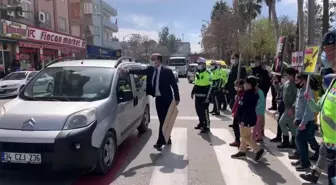 Yayalara öncelik vermek için düzenlenen kırmızı çizgi etkinliğine katılan kaymakam ezilmekten son anda kurtuldu