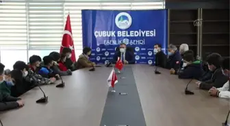 Çubuk Belediye Başkanı Demirbaş, minik futbolcularla buluştu