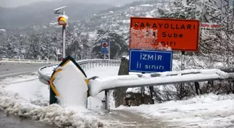 İzmir'e Nisan ayı karla geldi