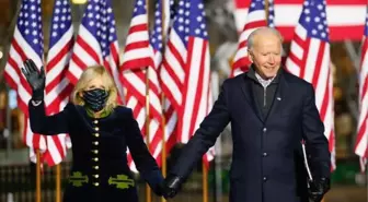 ABD First Lady'si Biden'dan uçaktaki gazetecilere 1 Nisan şakası