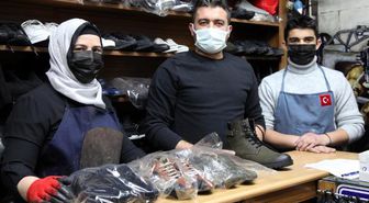 Aile boyu ayakkabı tamir ediyorlar