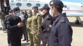Son dakika haberi! Bakan Akar'dan komutanlarla beraber 'tarihi' ziyaret