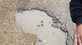 Bozuk yollar esnafları çileden çıkardı