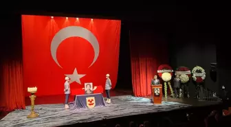 Handan Ertuğrul için Muhsin Ertuğrul Sahnesi'nde bir tören düzenlendi