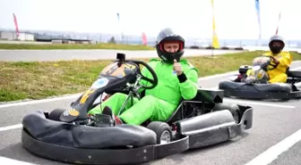 Tuzla'da ünlü radyocular karting ile stres attı