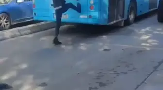 ÇEKMEKÖY'DE YOL KAVGASI... DEFALARCA OTOBÜSÜ TEKMELEDİ