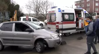 Direksiyon hakimiyetini kaybetti kaldırıma çıktı