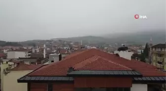 Göç yolundaki leylekler Sındırgı'da mola verdi