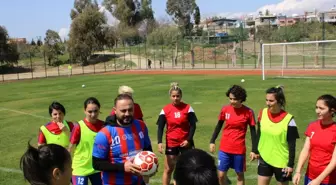 Hasan Şaş'tan kadın futbolculara teknik direktörlük sözü