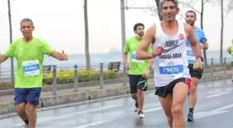 Ahmet Bayram, İstanbul Yarı Maratonu'nu 1 saat 13 dakikada koştu