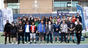 Senyör Tenis Turnuvası'nda kupalar sahiplerini buldu