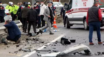 Çarpışan otomobilden yola fırlayıp yaşamını yitirdi, yakınları gözyaşlarına hakim olamadı