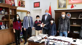 Otizmli öğrencilerden Başkan Biçer'e maske sürprizi