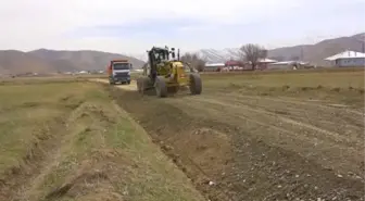 Gürpınar'da yol yapım çalışmaları devam ediyor