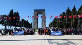 ÇANAKKALE - 'Yarın Çok Genç Olacak Projesi' kapsamında Çanakkale'ye gelen 160 öğrenci şehitlikleri ziyaret etti