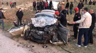 AMBULANSLA OTOMOBİL KAFA KAFAYA ÇARPIŞTI: 3 ÖLÜ, 3 YARALI