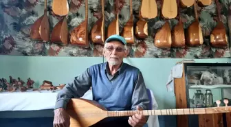 Köylerinde bir hafta kalan Aşık Veysel'den etkilendi, 60 yıldır saz yapıp saz çalıyor