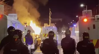 Kuzey İrlanda'daki şiddet olayları gece yarısına kadar devam etti