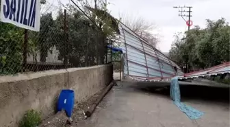 Osmaniye'de fırtına evlerin çatısını uçurdu