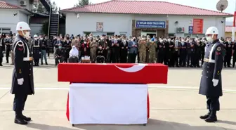 Şehit Jandarma Uzman Çavuş Erkan Erdem'in naaşı memleketine uğurlandı (2)