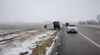 Yolcu otobüsü devrildi: 13 yaralı