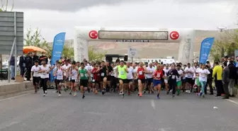 Kurtuluş yarı maratonu renkli görüntülere sahne oldu