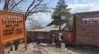 Ahlat'ta '1071 Kitap Otağı' projesi kapsamında oluşturulan kütüphanenin açılışı yapıldı