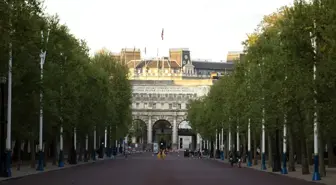 Londra'da baltalı şahıs paniği