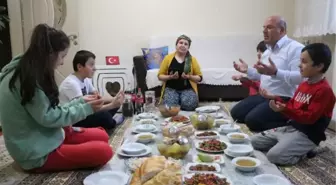 RAMAZANIN İLK İFTARI HAKKARİ'DE AÇIDI