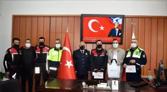 Salihli'de motorize ekiplere güneş gözlüğü jesti
