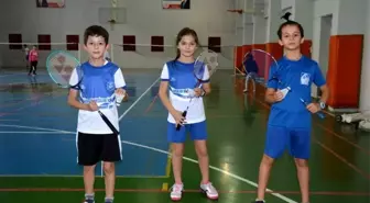 Yunusemre Belediyespor geleceğin badmintoncularını arıyor