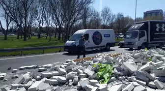 Gaz beton döküldü, yol tek şeride düştü