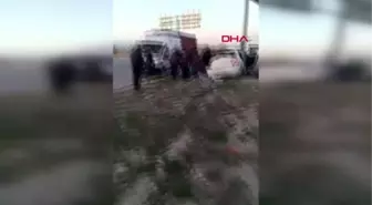 AFYONKARAHİSAR-Otomobil ile TIR kavşakta çarpıştı: 3 ölü, 2 yaralı