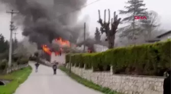 DÜZCE'DE 2 EV YANDI