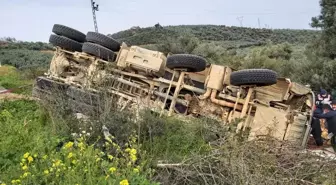 Son dakika 3. sayfa: İznik-Karamürsel karayolunda hafriyat kamyonu devrildi: 1 yaralı