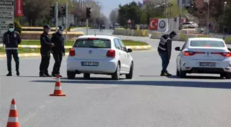 Erzincan'da hafta içi yoğunluk olan caddeler kısıtlamayla sessizliğe büründü