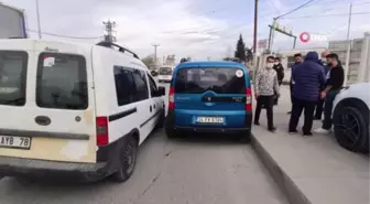 Kamyonun sıkıştırdığı otomobil, park halindeki araca çarptı: 1 yaralı