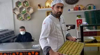 Sandıklı'da iftar sofralarının vazgeçilmez lezzeti 'Soğuk baklava'